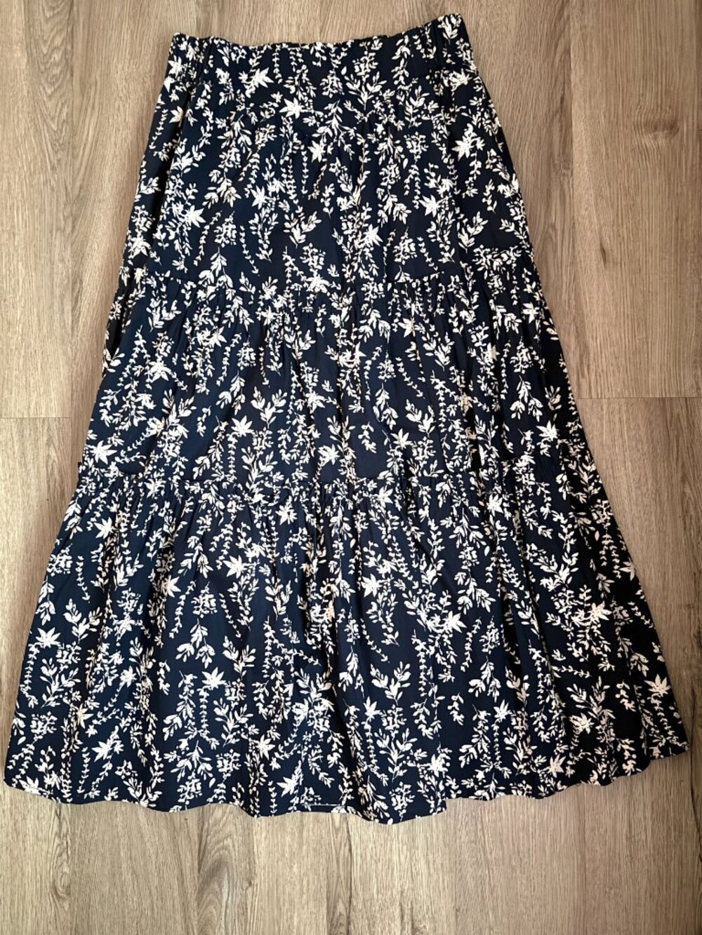 Moon River Navy Floral Ruffle Maxi Skirt With Pockets Size M NWT